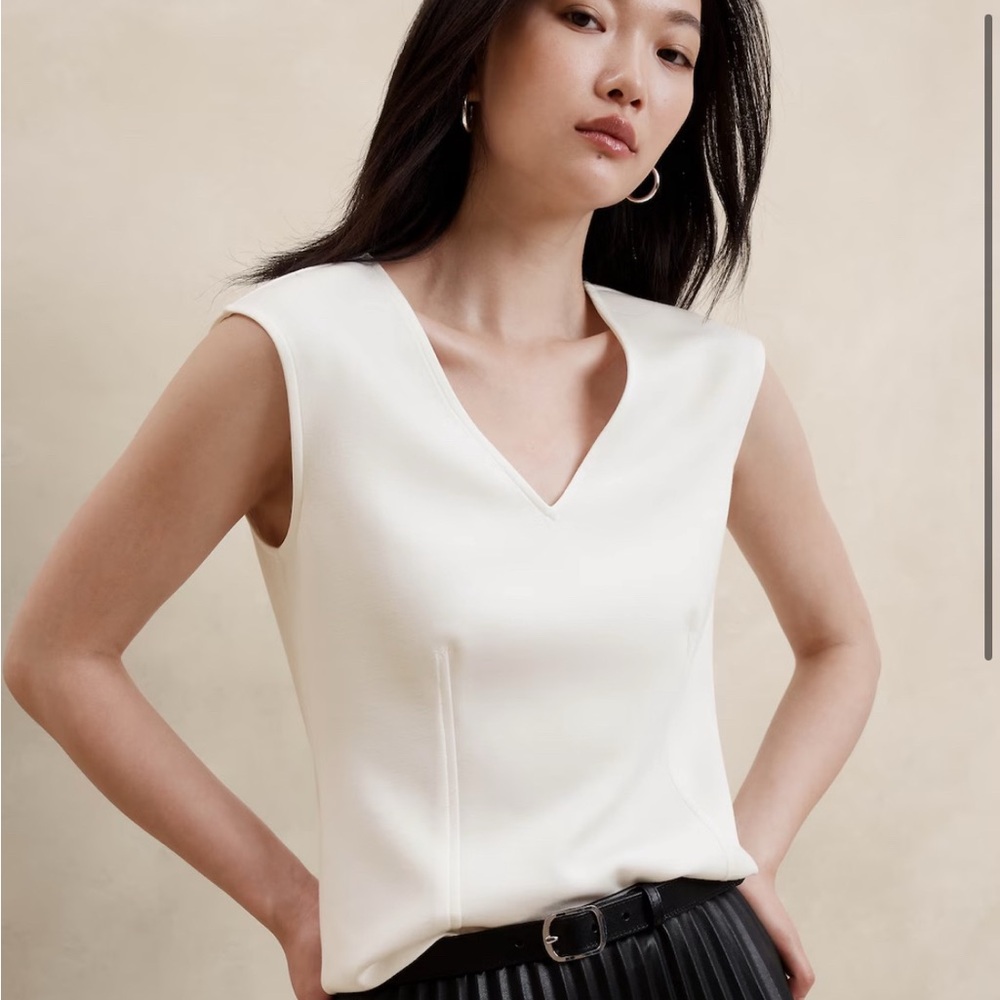 Banana Republic Factory Cream V-Neck Sleeveless Top